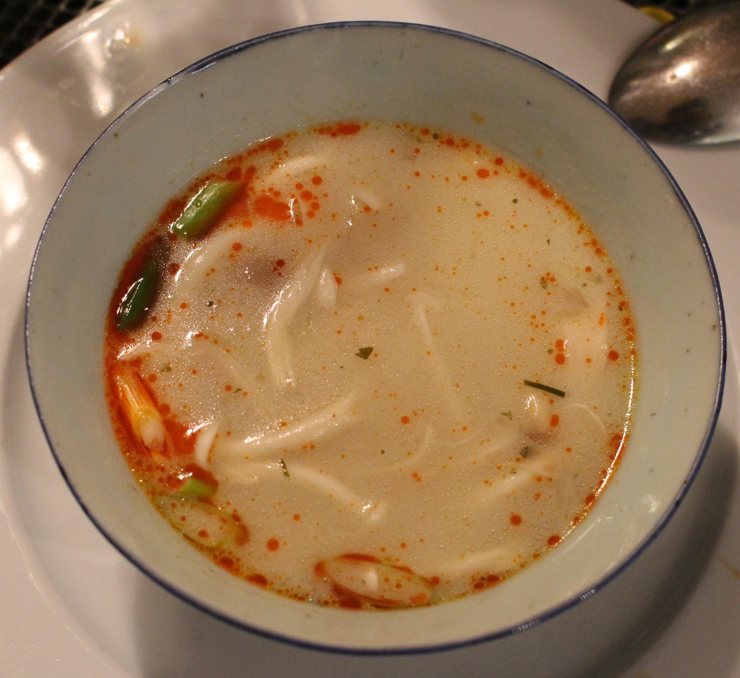 Hühnchensuppe mit Kokosnussmilch | Tom Kha Gai